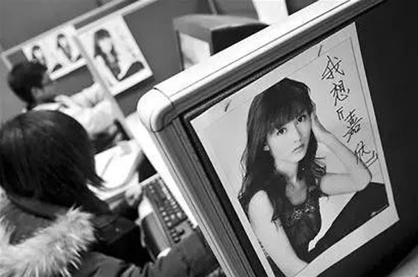 或者貼上劉嘉欣的照片