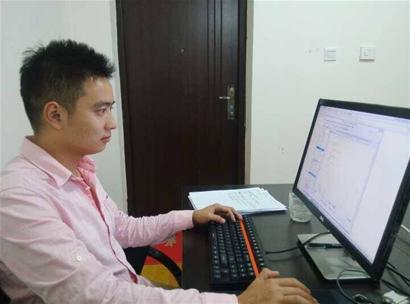 大四男生張學坤提醒：宅在宿舍是無法創(chuàng)業(yè)的