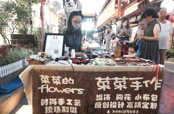 80后女孩李倩：手工的蝴蝶結(jié)擺地?cái)偤Y(jié)編織小本創(chuàng)業(yè)夢(mèng)