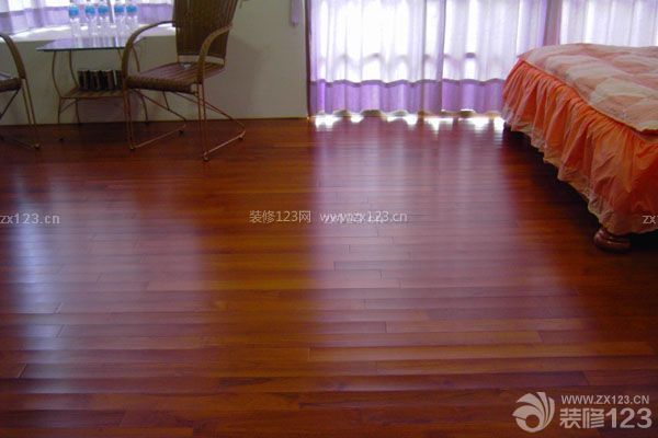 水泥地怎么裝修省錢——仿木地板也省錢