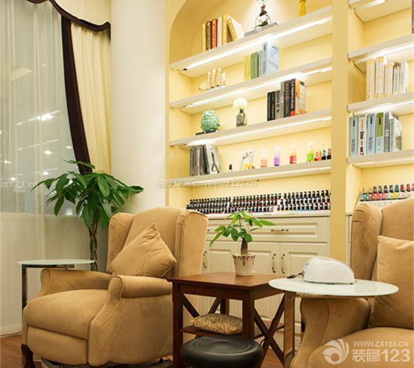 美甲店怎么裝修：地理位置