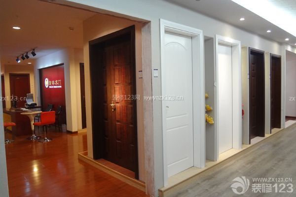 實木門安裝注意事項一、確定何時訂實木門